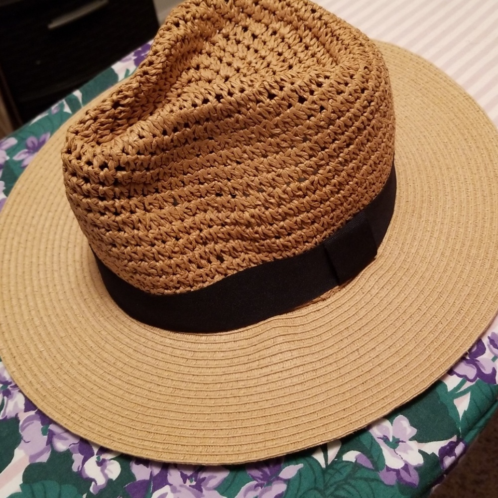 Straw Hat - Picture 2 of 4